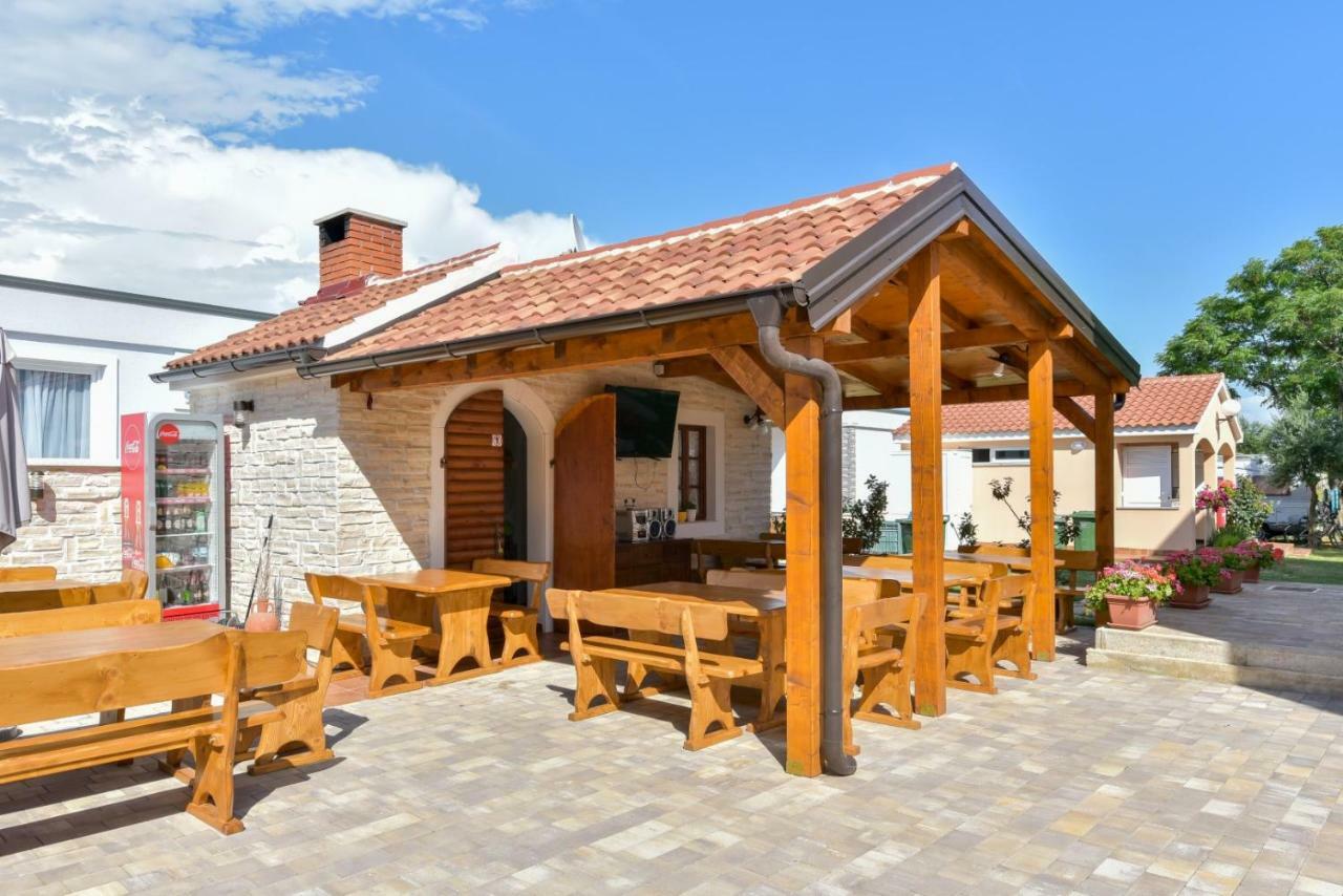 Bungalov Medanic - Private Pool Privlaka  Exterior photo